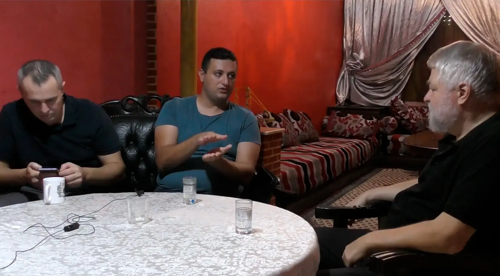 Разговор с инженером-архитектором Айсамом Беналлой в г. Сафи, Марокко