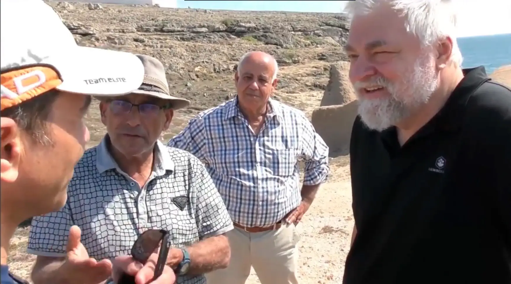 Разговор с профессором антропологии Лозанского университета (Швейцария) Фуадом Марсауи. Переводит беседу марокканский стоматолог, выпускник советского медицинского ВУЗа